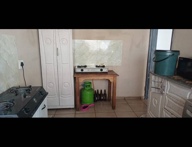 2 BEDROOM APARTMENT FOR SALE IN KEMPTON PARK